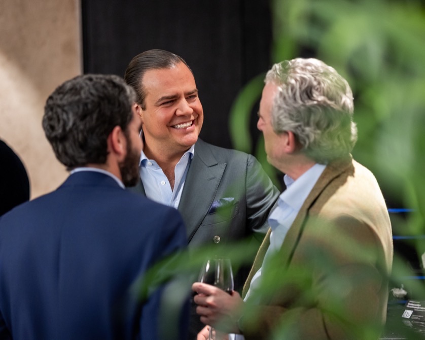 Joaquín Valcarce Lledó en una reunión de trabajo